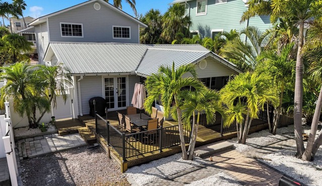 Beachy Duplex Retreat: Pine Key & Pelican’s Nest!