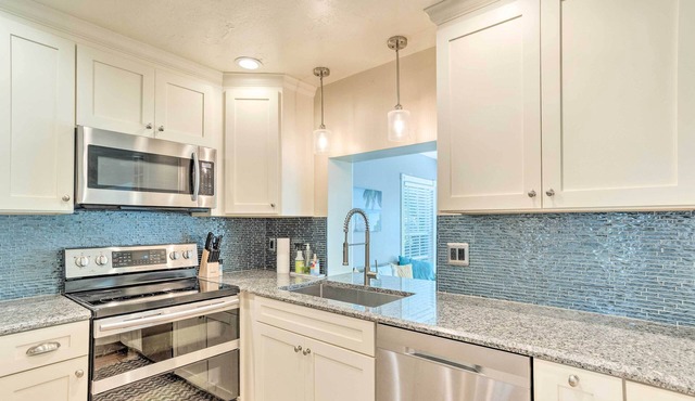 Beachy Family Getaway < 2 Mi to Ocean Shore!