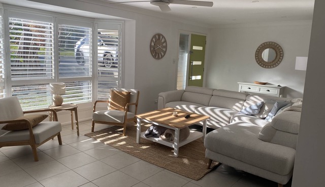 Beachy family home with just a walk to the beach or a 5 minute drive into Noosa.