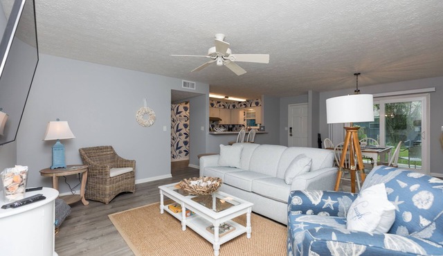 Beachy Getaway–Cozy, Clean & Equipped w/All Essentials! Relax, Enjoy & Refresh!