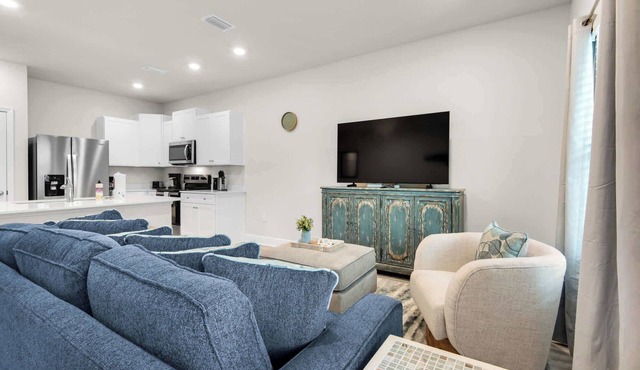 Beachy Gulf Breeze Home | Family & Pet Friendly