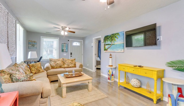 Beachy Home in Heart of Beaufort w/Pool Access