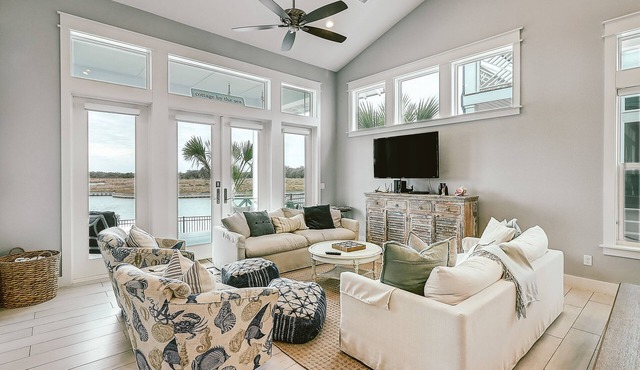 Beachy house with private dock, pool access, central AC & outdoor shower