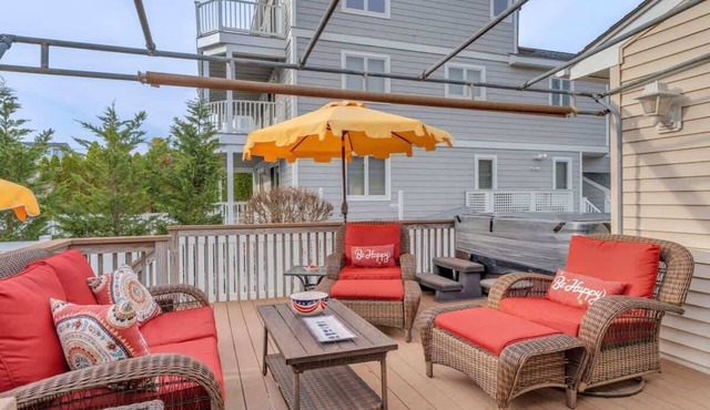 Beachy Keen: Comfort, Charm, One Block to Beach