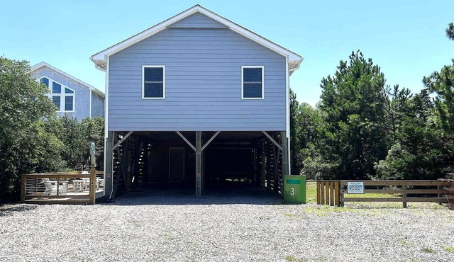 Beachy Keen: Single story home with screened porch