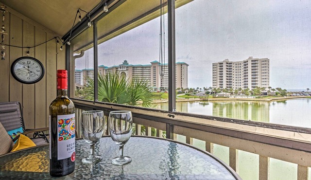 Beachy Lakefront Escape - Walk to the Shore!