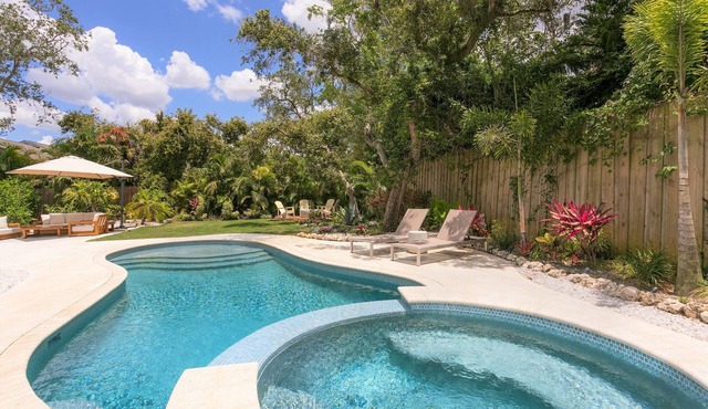 BEACHY PARADISE close to Siesta Key!