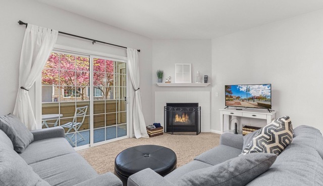 Beacon at the Lakes - Cozy & Bright 2bd/2ba Ground Level Condo