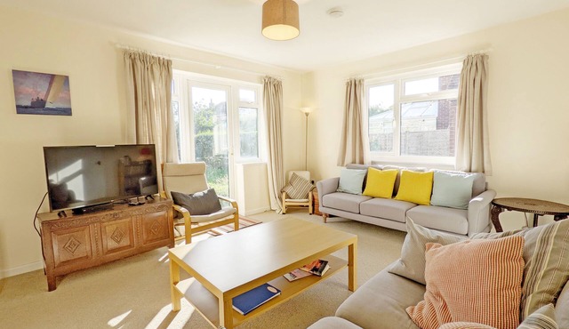 Beacon Square, Emsworth - a family house that sleeps 8 guests in 3 bedrooms