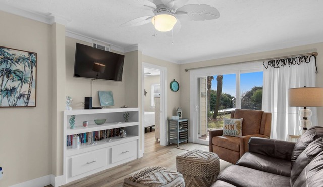 Beacons 1: Gulf Front Condo, Seagrove Beach + Free Attraction Tickets!