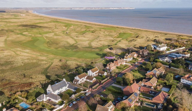 Beadles by Bloom Stays - charming coastal house on private coastal estate