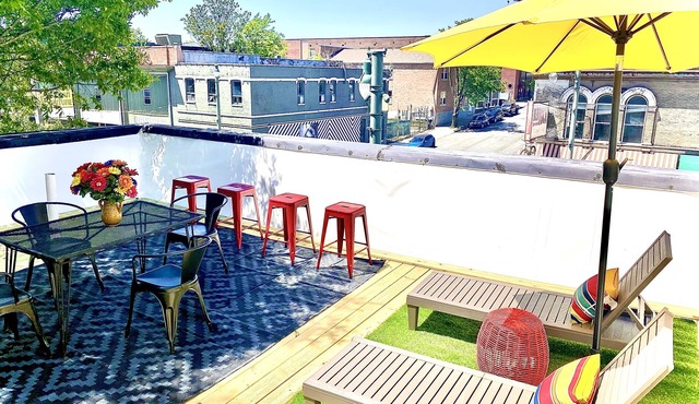 Beale 2 blocks: 3400 SqFt, 11 beds, 2car-garage, rooftop deck, trolley in front