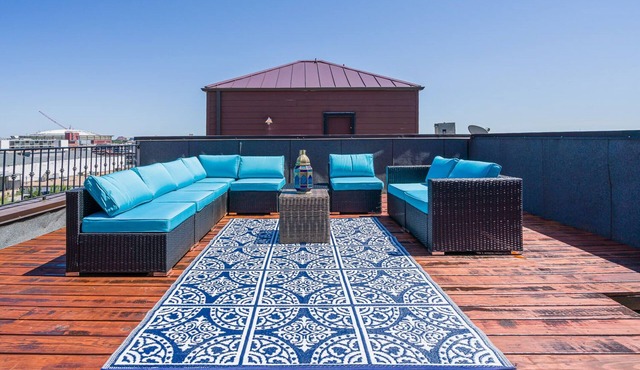 Beale 3 Blocks-Roof Top Deck- Private Garage-Video Games