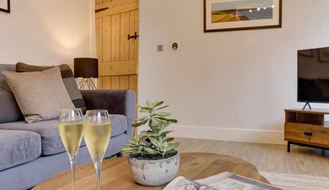 Beam End Snainton - Modern 2-bedroom Stone Cottage. Pet Friendly.