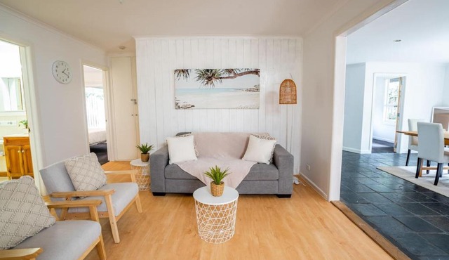 'Beaming Belmont' A Coastal Indoor-Outdoor Haven