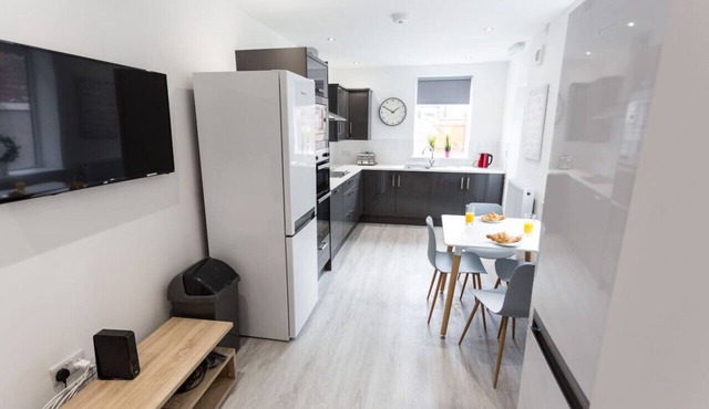 Beamont House - Four bedroom all en-suite house