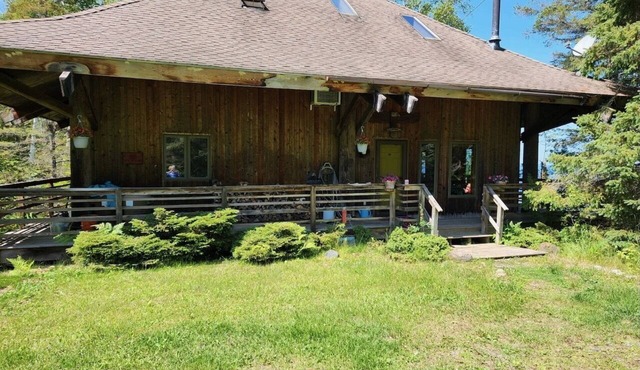 Bean Ravine - Unique Cabin overlooking Lake Superior!