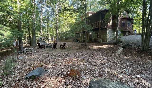 Bear-A-Dise- A beautiful mountain cabin-sleeps 12, hot tub, game room & firepit.