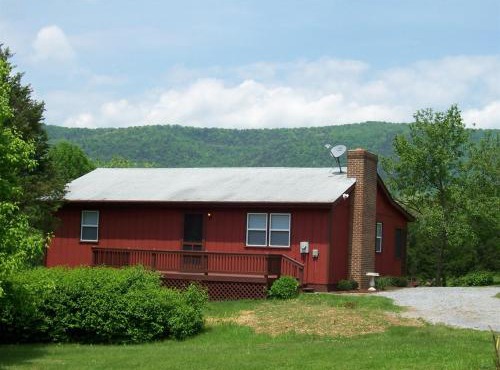 Bear Bluff- pet friendly home on the river!