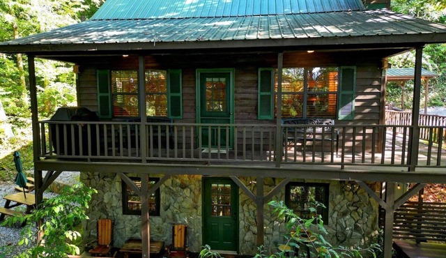 Bear Bottoms with Fireplace & Hot Tub