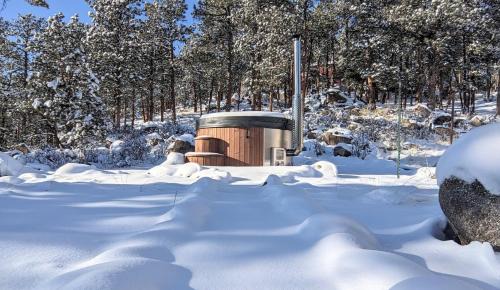 Bear Cabin - 10 Acres - Hot Tub