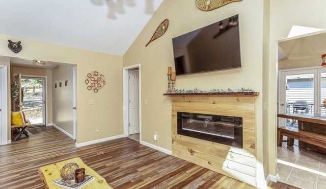Bear Cabin-One Level/Indoor hot tub/pet friendly