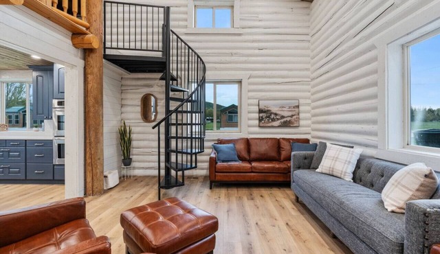 Bear Country Lodge | Hot Tub, Game Loft, BBQ, AC & Pet Friendly!