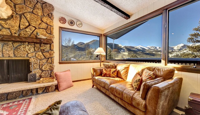 Bear Cove Vacation Home at Windcliff by RedAwning