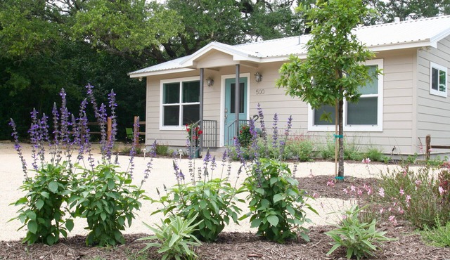 Bear Creek Cottage nExquisite Texas Retreat!