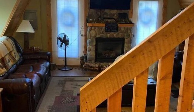 Bear Creek Lodge: By First Lake, Ride from Cabinn