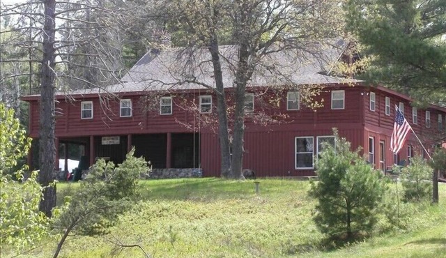 Bear Creek Lodge - Historic Riverfront Lodge on 120 Wooded Acres!