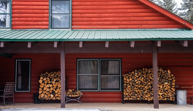 Bear Creek Mountain Lodge: 19 Guests, close to Telluride and so much more!
