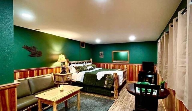 Bear Creek Resort, Lower Cabin Suite (1 King Bed), Lower Cabin Suite (1 King Bed)