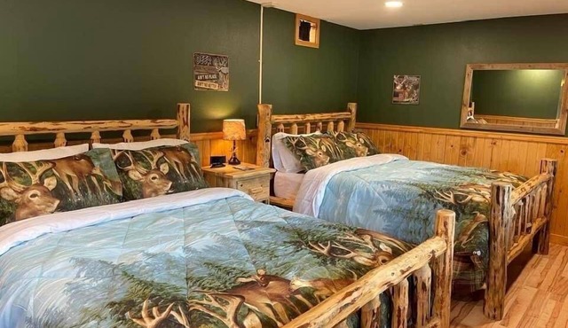 Bear Creek Resort, Lower Cabin Suite (2 queen beds), Lower Cabin Suite (2 queen beds)