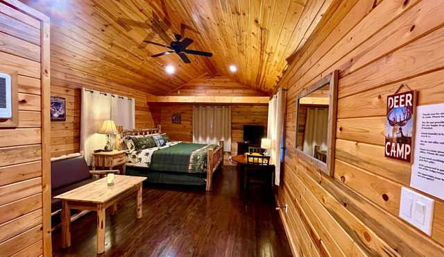 Bear Creek Resort, Upper cabin suite (1 king bed), Upper cabin suite (1 king bed)