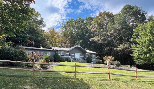 Bear Creek Ridge - 2BR/2BA cabin w/Gas F/p, Firepit, and Pet Friendly!