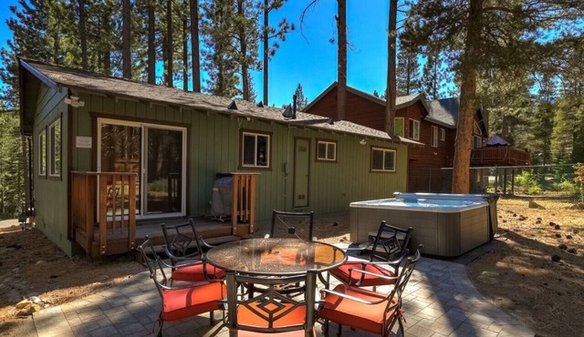 Bear Cub Cabin - Pets + Hot tub + Arcade Game