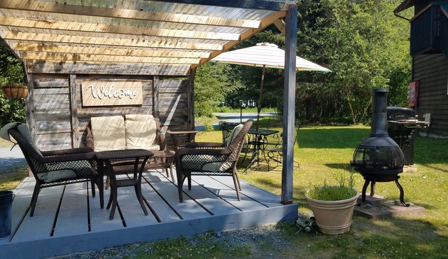 Bear Den in Seward less than 7 miles from the Waterfront!