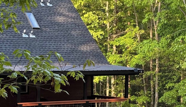 "Bear Den" MTN Views, Hot Tub, & Secluded