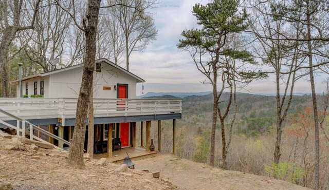 Bear Den studio cabin with amazing views