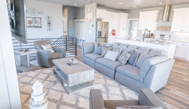 Bear Essentials | New 5BR on Golf Course | Hot Tub, Game Room & Ideal Beach Access