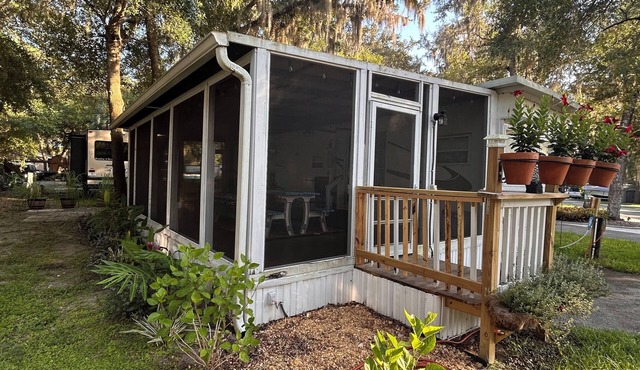 Bear Forest Retreat- 2-bedroom mobile home in peaceful Salt Springs with AC