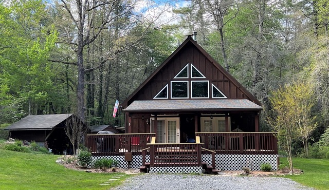 BEAR HOLLOW A COZY MOUNTAIN CABIN