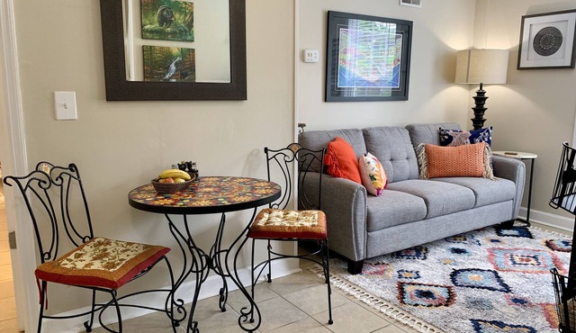 Bear House 1890, Sherfey Suite, Perfect Getaway, Walk to Cafes, Outdoor Activity