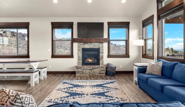 Bear Lake Cabin, Sleeps 25, Ideal Beach Resort!