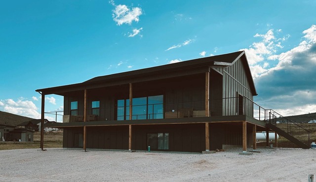Bear Lake Family Retreat -Arcades, Fire Pits, Ideal Beach Access, 2 min to Beach