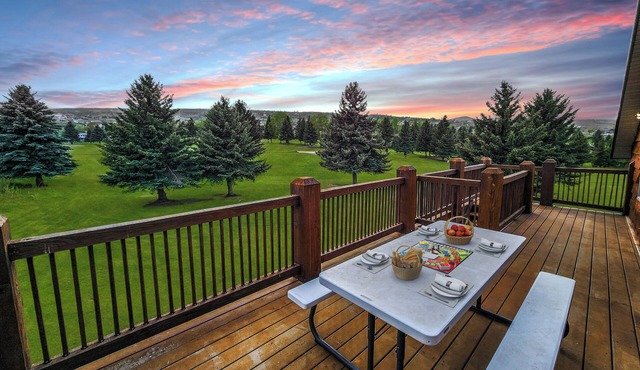 Bear Lake Golf Retreat Cabin: Sleeps 20