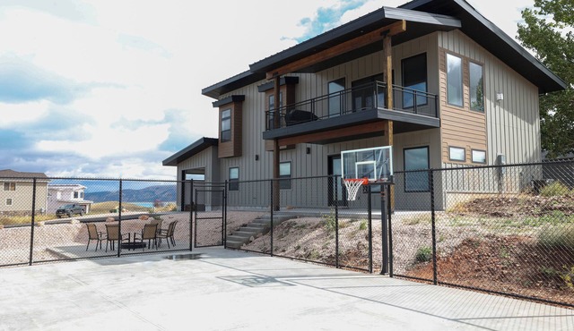 Bear Lake Hillside Retreat - POOL ACCESS with Ideal Beach. New Construction!