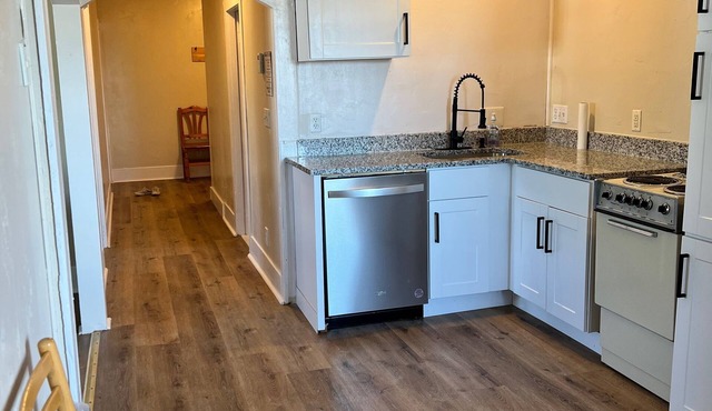 Bear Lake Private Apartment sleeps 8 w Kitchen & Laundry