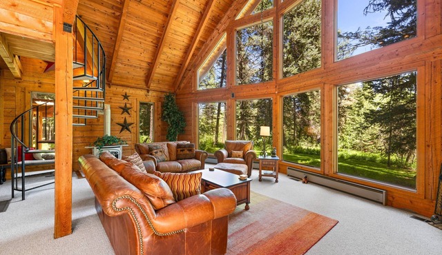 Bear Lodge - Hot Tub - Forested Setting - Pet Friendly